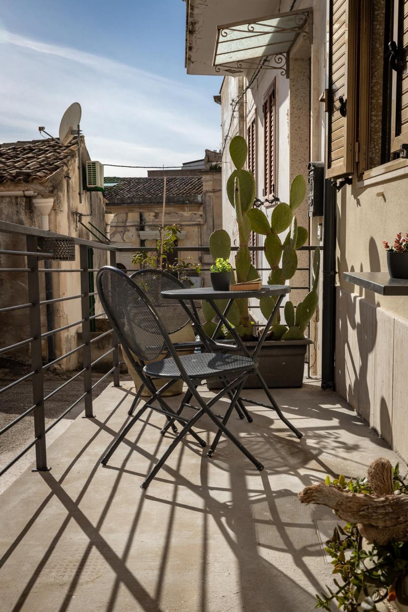 Dea'S Rooms Noto Exterior foto